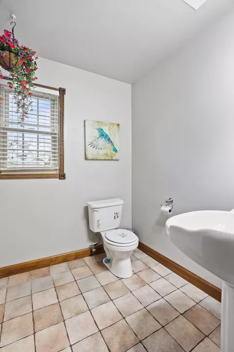 Bath - 322 Spring Cut Cir, Corbin, KY 40701 photo 1 of 3