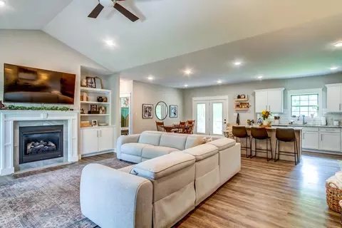 Living - 298 Waco Hts, Waco, KY 40385 photo 1 of 2