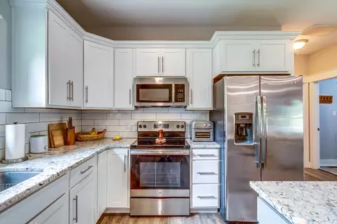 Kitchen - 298 Waco Hts, Waco, KY 40385 photo 3 of 3