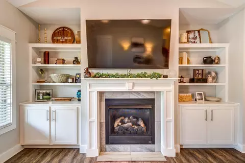 Living - 298 Waco Hts, Waco, KY 40385 photo 2 of 2