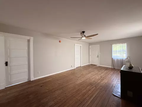 Living - 413 W 15th St, Corbin, KY 40701 photo 4 of 4