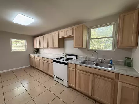 Kitchen - 413 W 15th St, Corbin, KY 40701 photo 2 of 4
