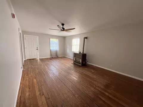 Living - 413 W 15th St, Corbin, KY 40701 photo 3 of 4
