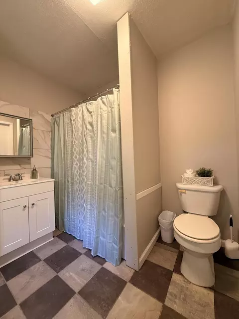 Bath - 413 W 15th St, Corbin, KY 40701 photo 1 of 3