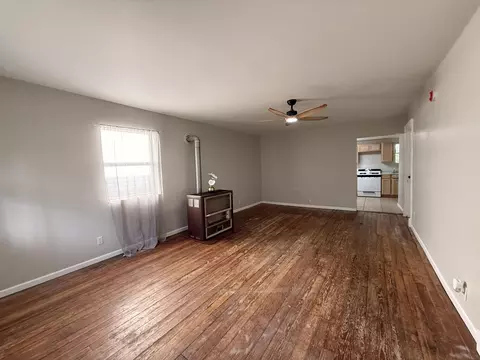 Living - 413 W 15th St, Corbin, KY 40701 photo 1 of 4