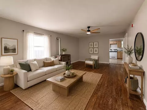 Living - 413 W 15th St, Corbin, KY 40701 photo 2 of 4