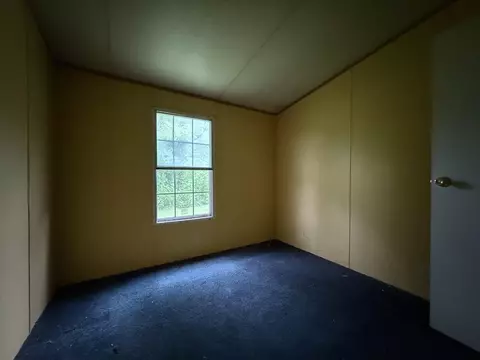 Bedroom - 13 Duncan Ln, Middlesboro, KY 40965 photo 5 of 6