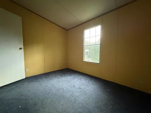 Bedroom - 13 Duncan Ln, Middlesboro, KY 40965 photo 3 of 6