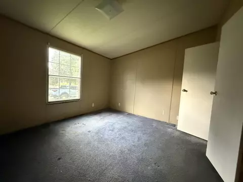 Bedroom - 13 Duncan Ln, Middlesboro, KY 40965 photo 1 of 6