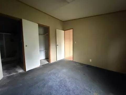 Bedroom - 13 Duncan Ln, Middlesboro, KY 40965 photo 2 of 6