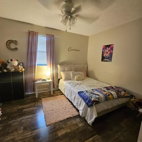 Bedroom - 46 Skinner Ln, Corbin, KY 40701 photo 2 of 4
