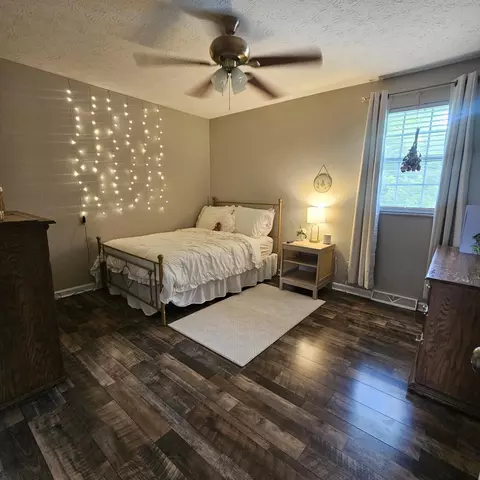 Bedroom - 46 Skinner Ln, Corbin, KY 40701 photo 3 of 4