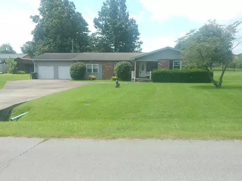 221 Maple Ave, Calvert City, KY 42029