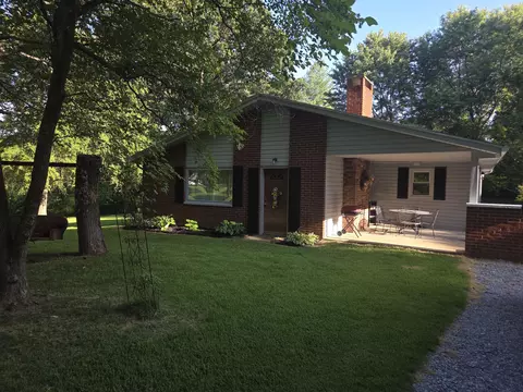 8810 Moore Rd, West Paducah, KY 42086