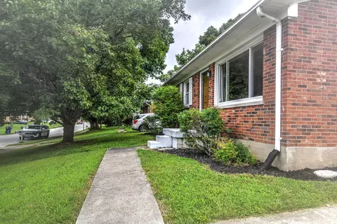 169 Manitoba Ln, Lexington, KY 40515