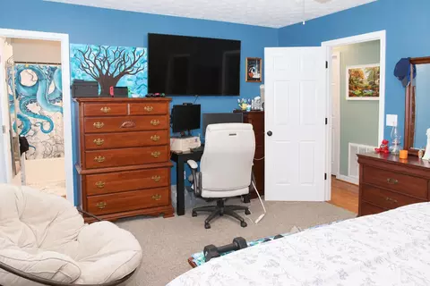 Bedroom - 987 E Ky Highway 312, Corbin, KY 40701 photo 4 of 8