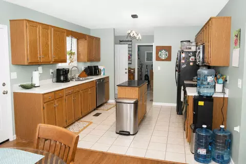 Kitchen - 987 E Ky Highway 312, Corbin, KY 40701 photo 1 of 3