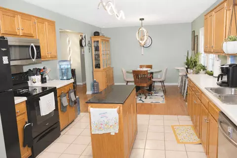 Kitchen - 987 E Ky Highway 312, Corbin, KY 40701 photo 3 of 3