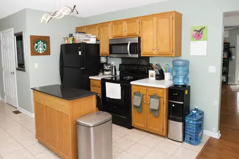 Kitchen - 987 E Ky Highway 312, Corbin, KY 40701 photo 2 of 3
