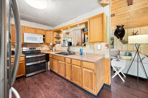 Kitchen - 7014 Organ Creek Cir, Pendleton, KY 40055 photo 2 of 3
