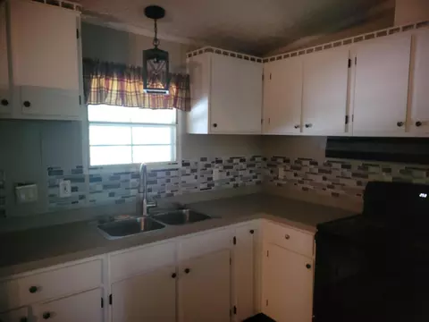 Kitchen - 10 Timberland Cir, Corbin, KY 40701 photo 2 of 3