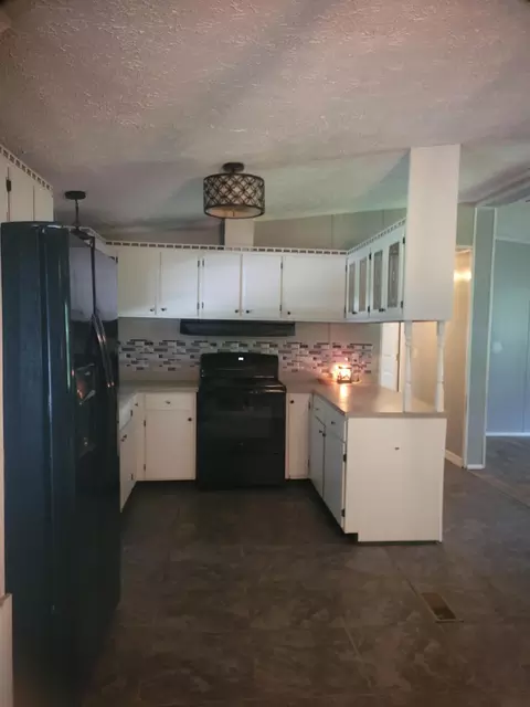 Kitchen - 10 Timberland Cir, Corbin, KY 40701 photo 1 of 3
