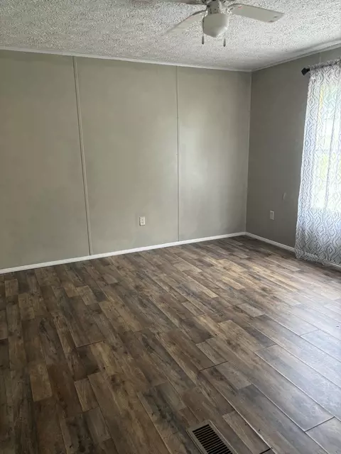 Bedroom - 10 Timberland Cir, Corbin, KY 40701 photo 3 of 4
