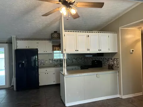 Kitchen - 10 Timberland Cir, Corbin, KY 40701 photo 3 of 3