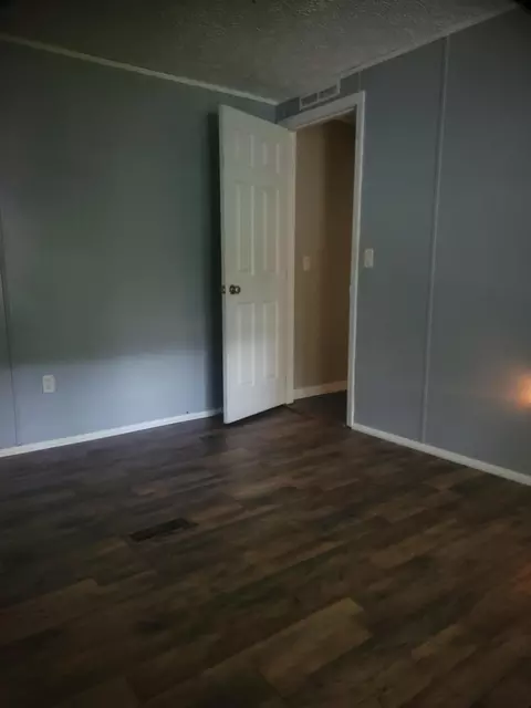 Bedroom - 10 Timberland Cir, Corbin, KY 40701 photo 2 of 4