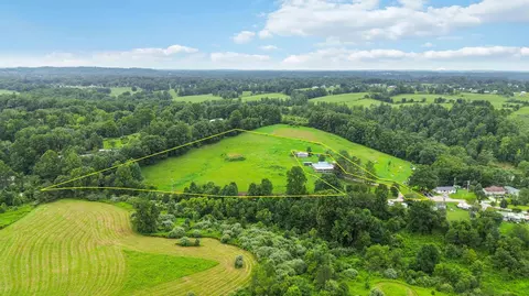 999 Hensley Rd, East Bernstadt, KY 40729