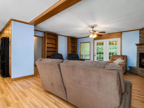 Living - 149 Blossom Ln, Nancy, KY 42544 photo 3 of 3