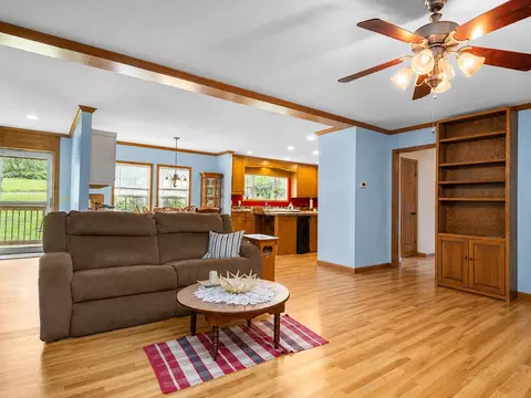Living - 149 Blossom Ln, Nancy, KY 42544 photo 2 of 3