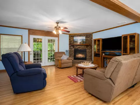 Living - 149 Blossom Ln, Nancy, KY 42544 photo 1 of 3
