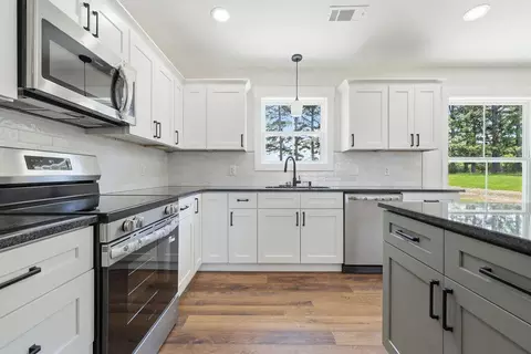 Kitchen - 84 Drew Dr, Murray, KY 42071 photo 3 of 4