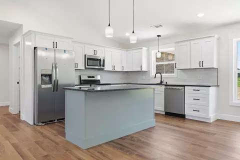 Kitchen - 84 Drew Dr, Murray, KY 42071 photo 2 of 4