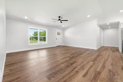 Living - 84 Drew Dr, Murray, KY 42071 photo 3 of 7