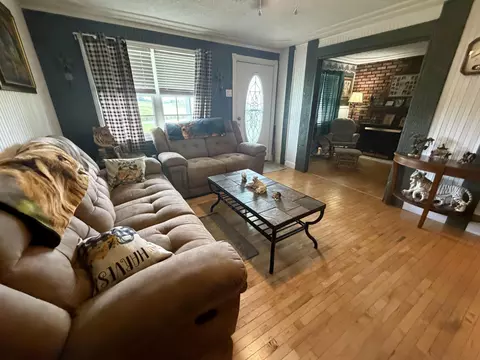 Living - 354 Campbell Rd, Corbin, KY 40701 photo 1 of 3