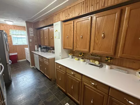 Kitchen - 354 Campbell Rd, Corbin, KY 40701 photo 2 of 4