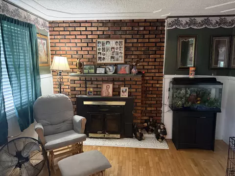 Living - 354 Campbell Rd, Corbin, KY 40701 photo 2 of 3