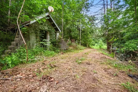Exterior - 2661 Buncomb Rd, Tyner, KY 40486 photo 4 of 6