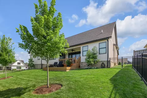 Exterior - 602 Trinity Ln, Versailles, KY 40383 photo 16 of 18