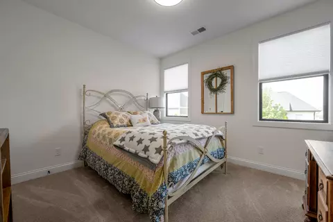 Bedroom - 602 Trinity Ln, Versailles, KY 40383 photo 4 of 9