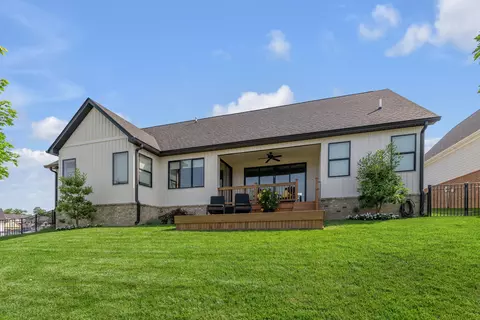 Exterior - 602 Trinity Ln, Versailles, KY 40383 photo 17 of 18