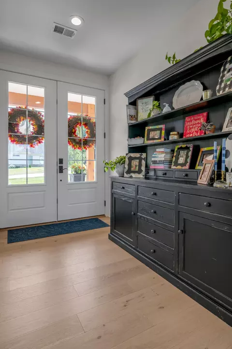 Entry Way - 602 Trinity Ln, Versailles, KY 40383 photo 3 of 8