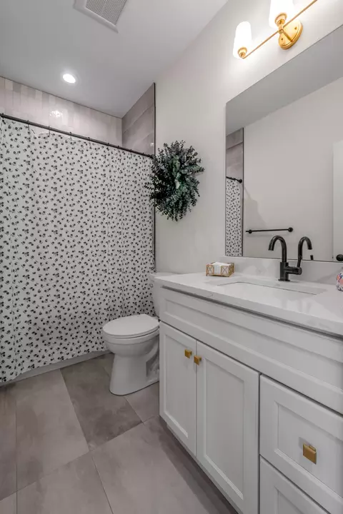 Bath - 602 Trinity Ln, Versailles, KY 40383 photo 4 of 5