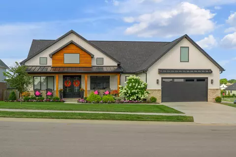 Exterior - 602 Trinity Ln, Versailles, KY 40383 photo 2 of 18