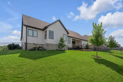 Exterior - 602 Trinity Ln, Versailles, KY 40383 photo 18 of 18