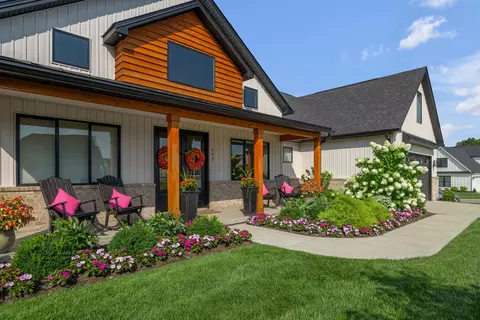 Exterior - 602 Trinity Ln, Versailles, KY 40383 photo 8 of 18