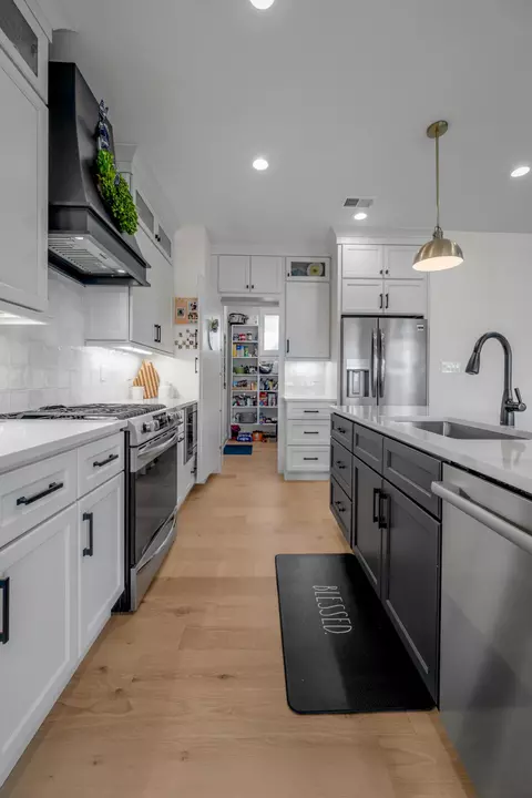 Kitchen - 602 Trinity Ln, Versailles, KY 40383 photo 6 of 10
