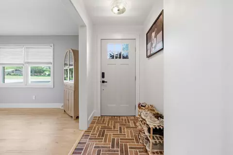 Entry Way - 89 Perry St, Mayfield, KY 42066 photo 1 of 1